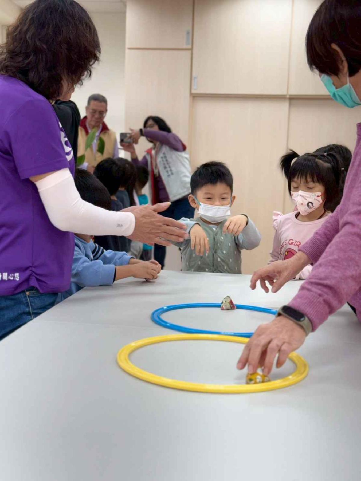 line_album_1141220混齡班社區闖關_251211_243