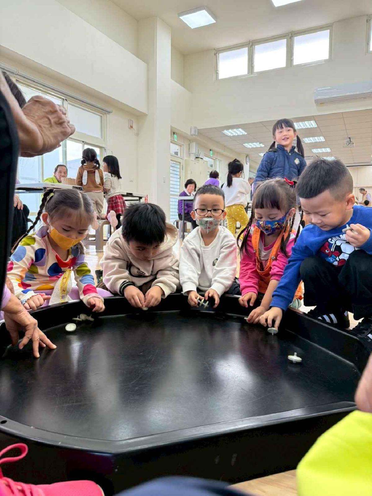 line_album_1141220混齡班社區闖關_251211_257