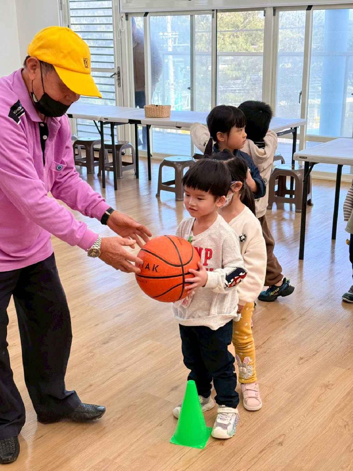 line_album_1141220混齡班社區闖關_251211_270