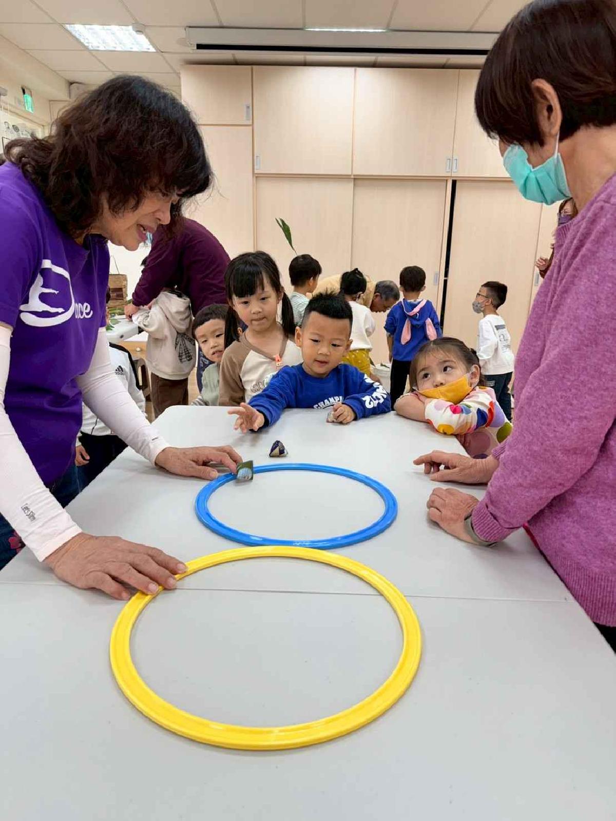 line_album_1141220混齡班社區闖關_251211_292