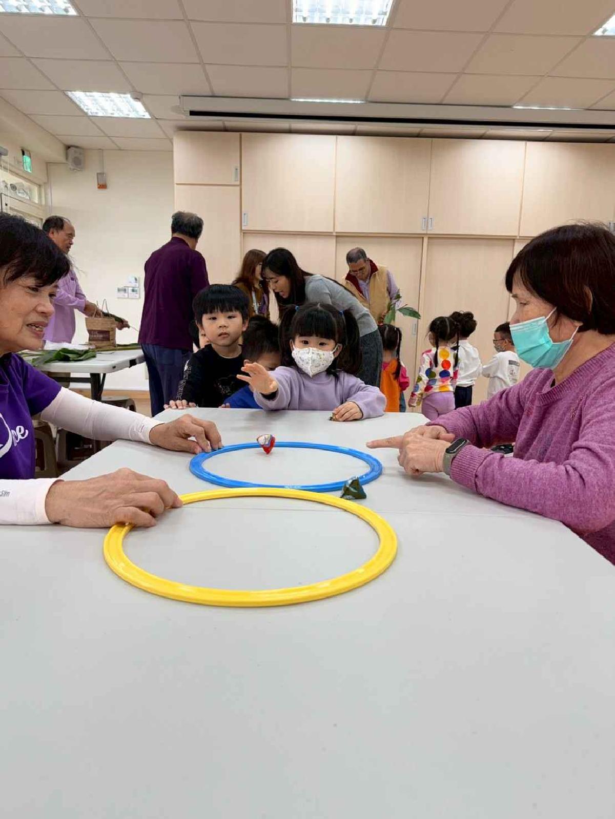 line_album_1141220混齡班社區闖關_251211_324