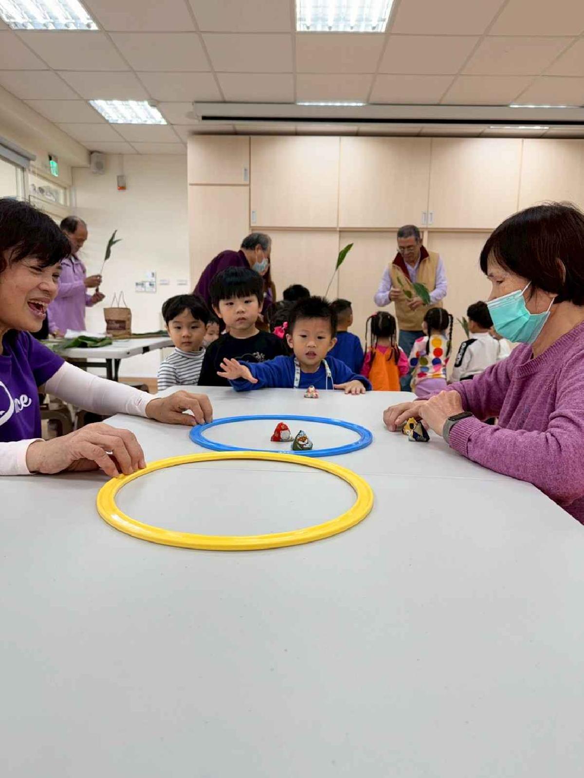 line_album_1141220混齡班社區闖關_251211_326