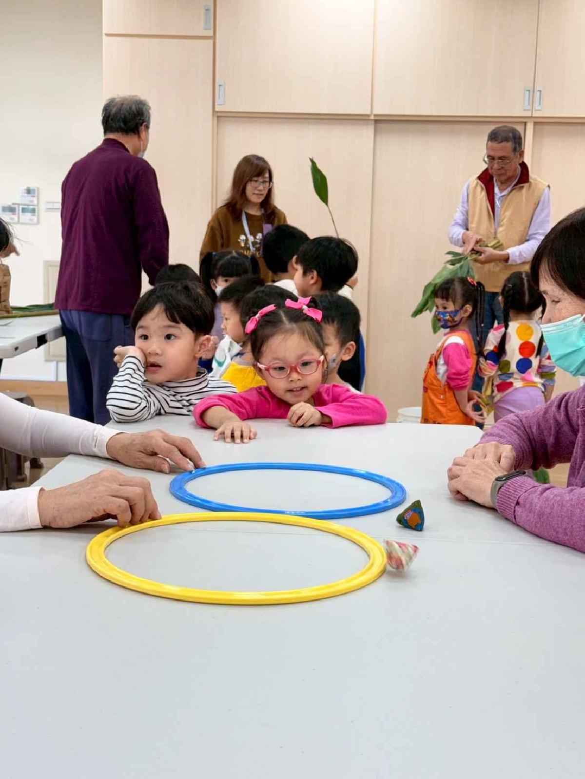 line_album_1141220混齡班社區闖關_251211_329