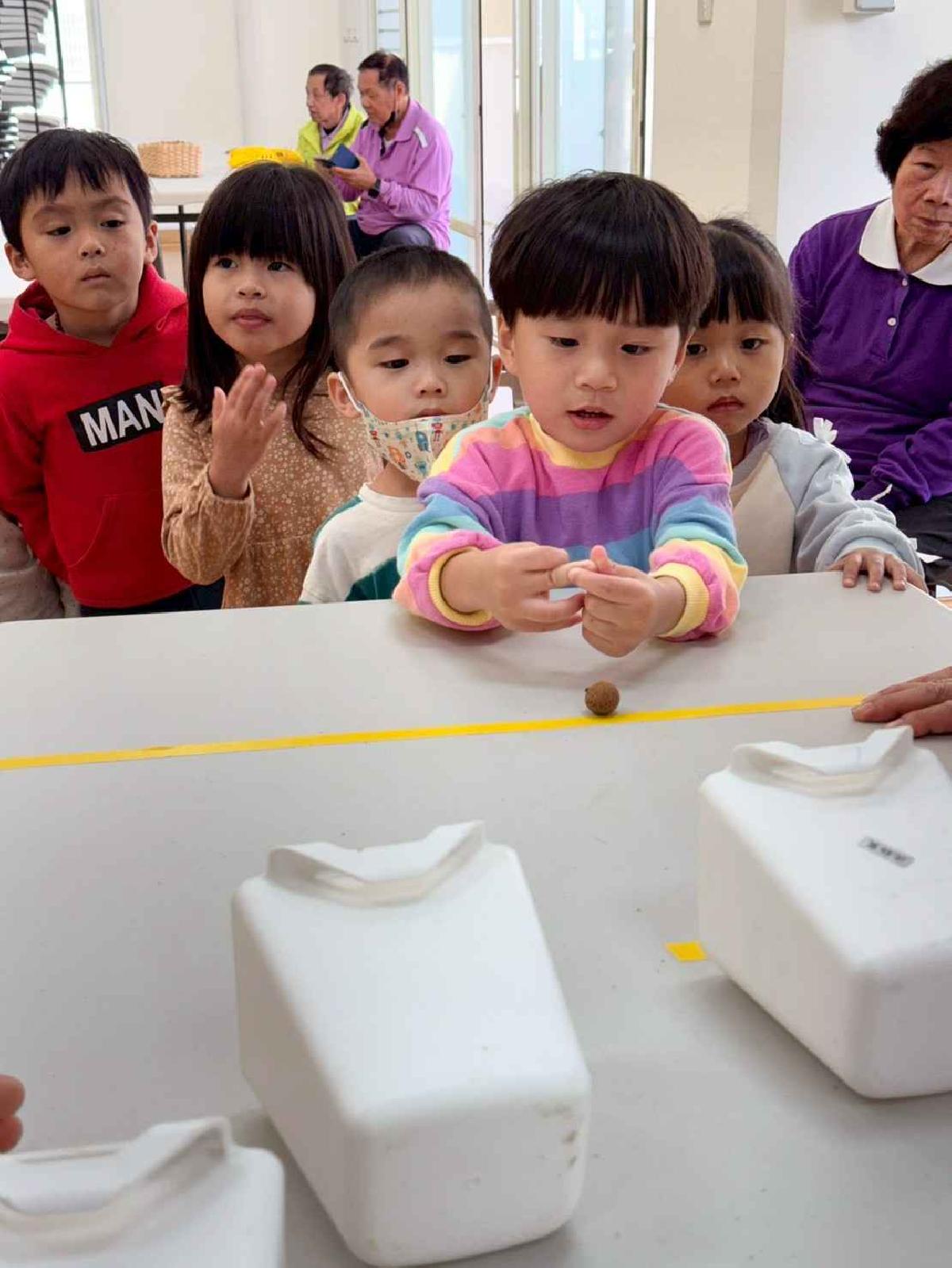 line_album_1141220混齡班社區闖關_251211_404